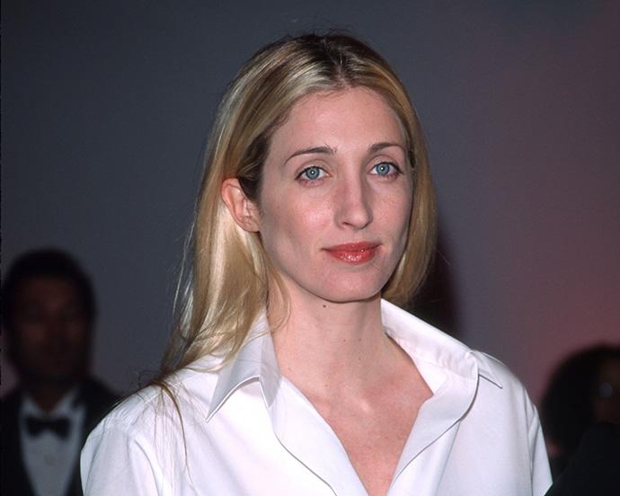 07 carolyn-bessette-kennedy-beauty-looks