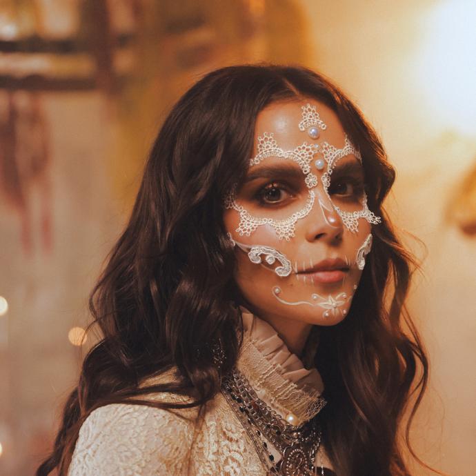 IPSY Día de Muertos: Entre Almas y Flores junto a Yuya